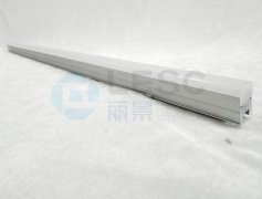 為什么線條燈硅膠燈罩?jǐn)D出時要噴油？